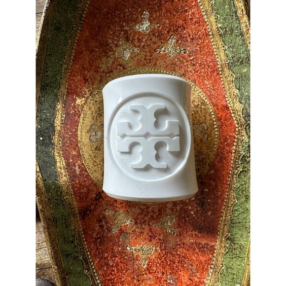 White Tory Burch Acrylic Cuff Bracelet logo lucite wide small - Picture 16 of 16